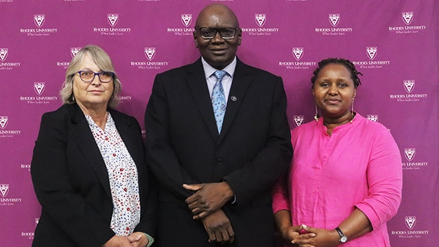 [L-R] Dean of Science, Prof Joanna Dames; Distinguished Research Awardee, Prof Makaiko Chithambo; and DVC: Research, Innovation & Strategic Partnerships, Dr Kwezi Mzilikazi 
[PIC CREDIT: Andrea Cole]